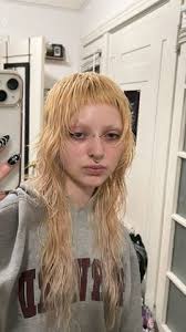 发现520 条美髮和美妝和髮型点子| 发型、头发灵感、短髮以及更多