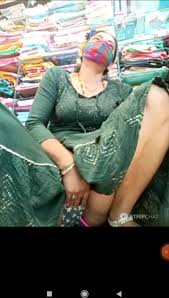 Aunty nude show in saree store
