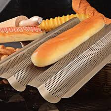 Amazon Com Whitelotous 3 Pegarse No Canaletas Molde Perforado Baguette Pan Frances Pan Pan Pan Wave Hornear Champagne Cocin Baguette Bread Bread Tray Bakes