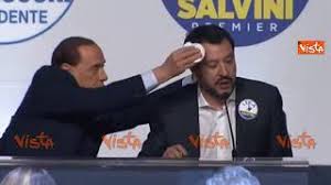 Nonna perde la dentiera mentre soffia sulle candeline. Berlusconi Asciuga Il Sudore Dalla Fronte Di Salvini Youtube