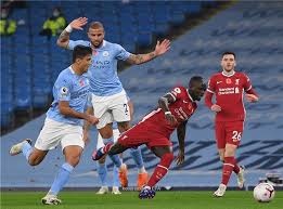 تصدر فريق مانشستر سيتي ترتيب الدوري الإنجليزي يليه مانشستر يونايتد، بينما حل نادي ليفربول في المرتبة الرابعة، وذلك بعد انطلاق مباريات الجولة الـ 21 من عمر المسابقة. Ø¨Ø§Ù„ØµÙˆØ± Ø§Ù„ØªØ¹Ø§Ø¯Ù„ ÙŠØ­ÙƒÙ… Ù‚Ù…Ø© Ù…Ø§Ù†Ø´Ø³ØªØ± Ø³ÙŠØªÙŠ ÙˆÙ„ÙŠÙØ±Ø¨ÙˆÙ„