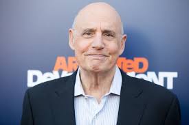 Who stars in Arrested Development season 5? Jason Bateman, Jessica Walter,  Jeffrey Tambor, Alia Shawkat, Tony Hale, Michael Cera