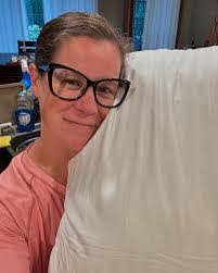 Shauna Groves's Instagram, Twitter & Facebook