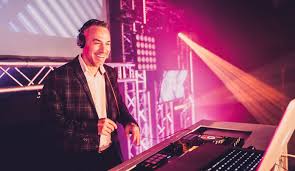 Dj für hochzeit, hochzeits dj andy für ihre hochzeit, buntes musikprogramm, moderation, spiele, hochzeitspauschale, uvm. Dj S Hochzeits Dj S Und Party Dj S Dj Plus