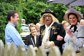 Mackenzie crook writes, directs and stars in this new family comedy series about a scarecrow who comes to life, based on the characters created by author barbara euphan todd. Scarecrows Galore As Worzel Gummidge Visits Beoley Church Fete The Redditch Standard