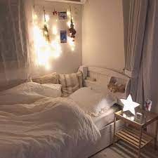 ホワイトインテリアにフェアリーライトで完璧なおしゃれ部屋に かわいいがぎゅっとつまってお部屋で過ごすと 女子力もアップすること間違いなし あなたも女子力をあげて happyライフを送りませんか まずは minimalist room dream rooms room