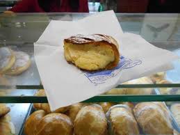 Sfogliatelle calde attanasio unica sede. Sfogliatella Riccia Picture Of Antico Forno Delle Sfogliatelle Calde Fratelli Attanasio Naples Tripadvisor