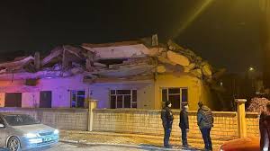 Deprem Oldu Sandılar! Malatya'da Hasarlı Bina Bir Anda Çöktü - Bursa Gündem  Haber