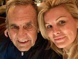 Carlos alberto reutemann (born 12 april 1942), nicknamed lole, is an argentine former racing driver who raced in formula one from 1972 to 1982, and later became a politician in his native province of santa fe, for the justicialist party, and governor of santa fe in argentina. Iopc2jzacjtxam