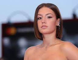 The french actress first came to attention for her role as adèle in blue is the warmest colour, which made her one of the youngest winners of a cannes prize. M Who Is The Protagonist Adele Exarchopoulos Age Photos Pictures Careers Oi Canadian