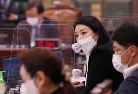 > 배현진 최고위원 홍보물.jpg 15. ì¶œí˜' ë°°í˜„ì§„ ì˜ì›ì— ì–´ë¦°ì´ì±…ìœ¼ë¡œ ì •ì¹˜í•˜ì§€ ë§ë¼