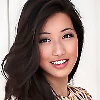 35 Best Petite Fashion Blogs and Websites in 2025