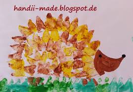 Fur Diesen Igel Haben Die Kinder Kartoffeln In Spalten Geschnitten Und Diese So Halbiert Dass Eine Dreieckige S Kartoffeldruck Igel Basteln Mit Kindern Herbst