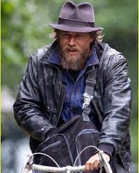 New Pics Of Charlie On Set Of His New Movie Waldo In Atlanta Credit Just Jared Charliehunnam Celebrities Leather Jacket Celebrity Jackets Charlie