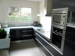 Entre la table mixte, la table à induction classique, la table de cuisson domino à induction ou domino à gaz, vous avez le choix pour bien équiper votre cuisine. Cuisine Grise Fabricant De Mobilier Sur Mesure Pour Residence Hotellerie Et Particulier