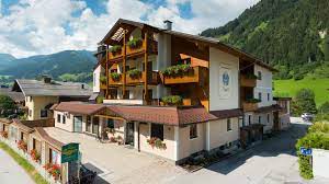 Unser hotel ist mit seiner lage direkt neben der talstation der hochbrandbahn der ideale ausgangspunkt. Hotel Egger Grossarl Holidaycheck Salzburger Land Osterreich