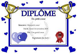 Diplôme du super papa à personnaliser en ligne et à imprimer gratuitement avec une illustration d'un homme ouvrant sa chemise et montrant son tshirt. I0 Wp Com Faux Diplomes A Imprimer Com Img Accu