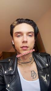 Scarlett Cross's Instagram, Twitter & Facebook