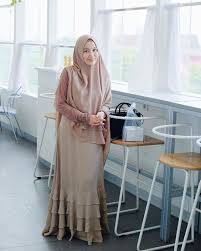 Rupa baju lebaran zaskia gotik dipamerkan, istri sirajuddin pilih desain buatan butik ini penampakan baju lebaran zaskia gotik untuk idul fitri 2021. Model Baju Gamis Zaskia Sungkar Gaya Abaya Model Baju Wanita Hijab Chic