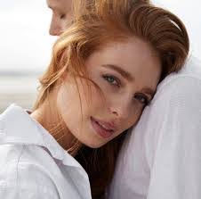 Anna Houghton's Instagram, Twitter & Facebook