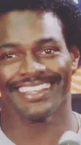 It's only right to celebrate this 3/4 day with some 34 highlights. Happy  #SweetnessDay everyone! This is still a classic, @plofficial! 🙏🏽 #Bears  #GOAT #NFL #instagood #runningback #walterpayton #greatestofalltime  #football