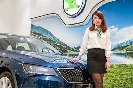 skoda 陳凱文 u car 汽車好業代 fashion style leather skirt