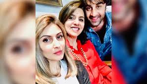 Watch ranbir kapoor sister riddhima kapoor sahani broke down in tears | inside videocompany: Ranbir Kapoor Slays Hearts On Diwali With Mom Neetu Singh And Sister Riddhima