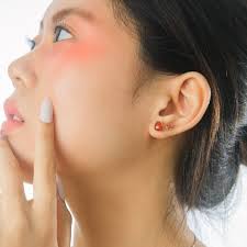 18K White Gold Red Jade Ear Studs (PJA00513)