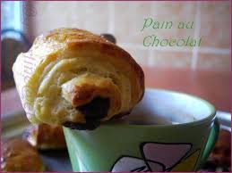 Petits Pains Brioches Au Chocolat By Tartine Chocolat Brioche Chocolat Alimentation Recette Poulet Basquaise