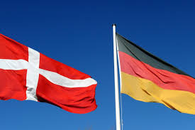Flagge von dänemark symbol flagge der vereinigten staaten flagge des vereinigten königreichs, symbol, abzeichen, kreis, dänisch png. Danemark Deutsche Minderheit Will Schwarz Rot Gold Flaggen Und Riskiert Geldstrafen Augsburger Allgemeine