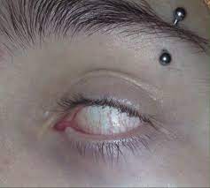 Shared By Kolorye Find Images And Videos About White Grunge And Makeup On We Heart It The App To Get Lost In Face Piercings Eyebrow Piercing Cool Piercings