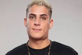 Tiago Ramos surta em live após mensagens no celular da namorada. Vídeo -  PrimeiroJornal
