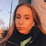 Holly Sikes's Instagram, Twitter & Facebook