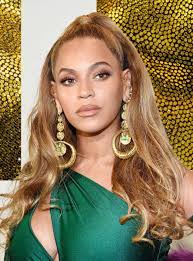 Beyonce Wore The Most Epic Hairstyle To Serena Williams Wedding Beyonce Hair Curly Girl Hairstyles Afro Punk Hairstyles