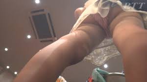 盗撮動画】このクッソ可愛いティーンギャルが（羽つき）パンチラ盗撮されまくっているという事実ｗｗ | ADULTSEEK