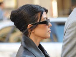 Kourtney Kardashian fête ses 44 ans au bowling avec Travis Barker et sa  famille