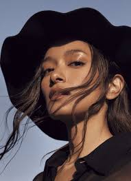 フリーなマインドで楽しむ「アミ パリス」の最旬パリシック