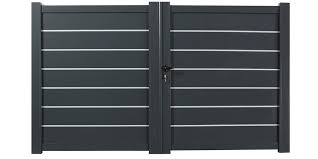 Avec Son Ouverture A Double Battants Le Modele Zirconium Est Disponible En Longueur 3 3 5 Et 4 Metres Les Vant Portail Coulissant Portail Portail Aluminium