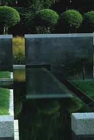 Gorgeous Colour Peep Through Wall Moderne Landschaftsgestaltung Landschaftsdesign Wasserspiel Garten