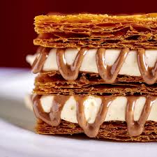 Recette Millefeuille A La Vanille Et Au Praline Recette Recette Praline Mini Desserts Recette Mille Feuille