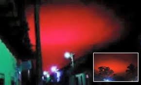 When a group of terrorists hijacks an overnight transatlantic flight, a mysteriously ill woman must unleash a monstrous secret to protect her young son. Blood Red Sky Sparks Panic In El Salvador Daily Mail Online