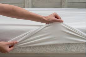 Glossary entry (derived from french term or phrase: Drap Housse B Sensible Protection Literie Anti Acariens Impermeable