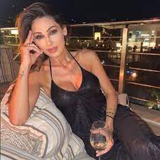 Anna, the main character in mister god, this is anna by fynn; Anna Tatangelo Her Slip Dress Is Trendy And It Distances Itself From D Urso