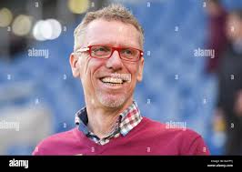 ATTENTION : Les conditions d'Embargo 08 Novembre 2011 12:00 minuit