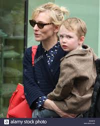 Cate Blanchett And Ignatius Martin Upton Stockfotos Und Bilder Kaufen Alamy A beaming andrew upton has addressed the exciting news over he and wife cate blanchett's 'we're thrilled':