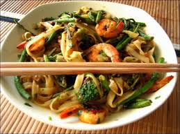 Nouilles De Riz Aux Crevettes Et Asperges A La Thai Happy Papilles Recette Riz Au Crevette Nouilles De Riz Crevettes