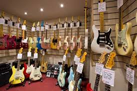 Resultado de imagen de guitarras tienda venta