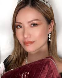 ✨👑𝐓𝐡𝐞 𝐆𝐥𝐨𝐰𝐢𝐧𝐠 𝐑𝐨𝐲𝐚𝐥 𝐋𝐨𝐨𝐤👑✨ Darling, celebrate  Charlotte Tilbury being the OFFICIAL Beauty Partner for The Platinum  Jubilee Pageant✨🇬🇧 早在2018 年Charlotte  Tilbury已在白金漢宮正式獲英女皇親自頒授MBE員佐勳章🎖，表揚Charlotte對美 ...