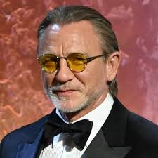 Daniel Craig Hair: Sleek Taper Hairstyle