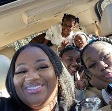 Tiffany Potts's Instagram, Twitter & Facebook